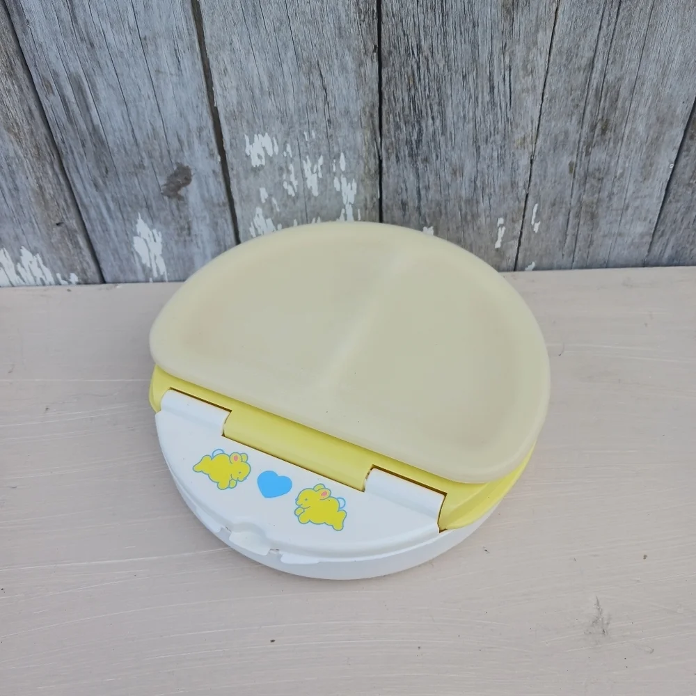 1990 Fisher Price Baby‎ Feeding Dish W/Lid Vintage Yellow/White Microwaveable
